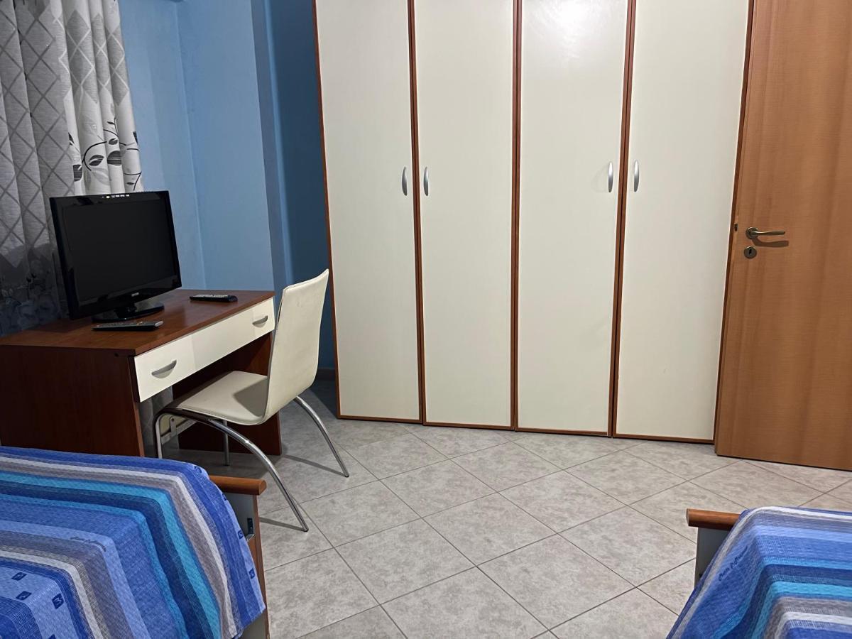 Sea View Apartment/Beach/City Center/Wifi Durrës Kültér fotó