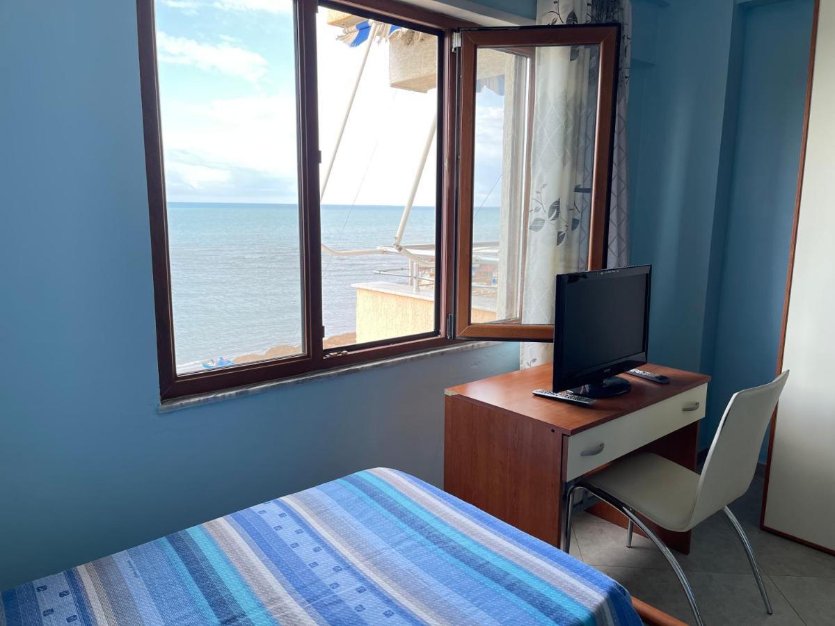 Sea View Apartment/Beach/City Center/Wifi Durrës Kültér fotó